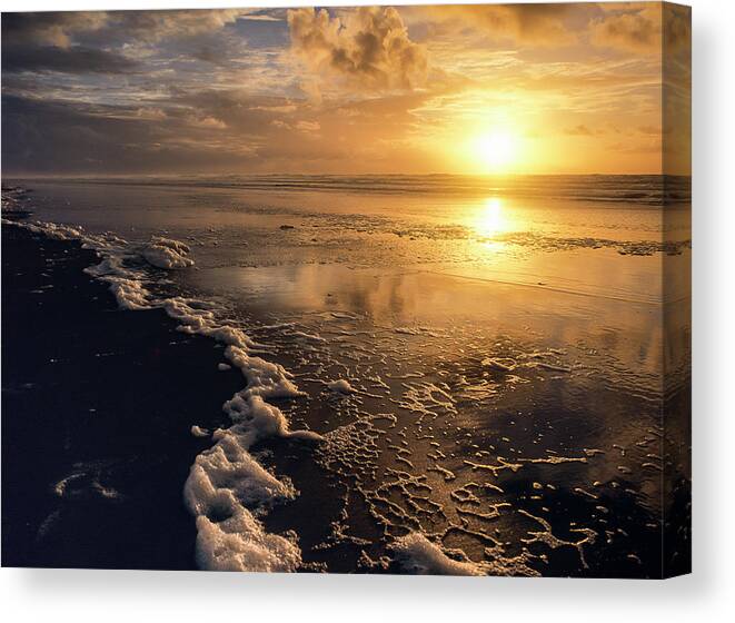 Beach Canvas Print featuring the photograph Sunset Umpqua Beach by Robert Potts