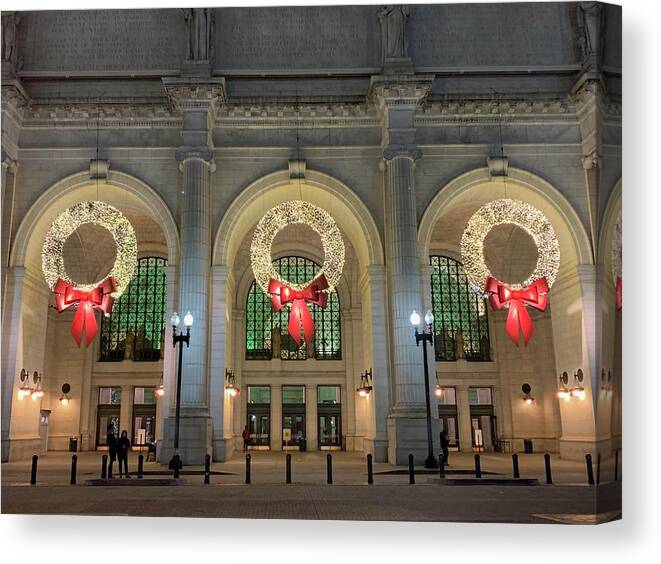 Union Station Canvas Print featuring the photograph Union Station Holiday by Lora J Wilson