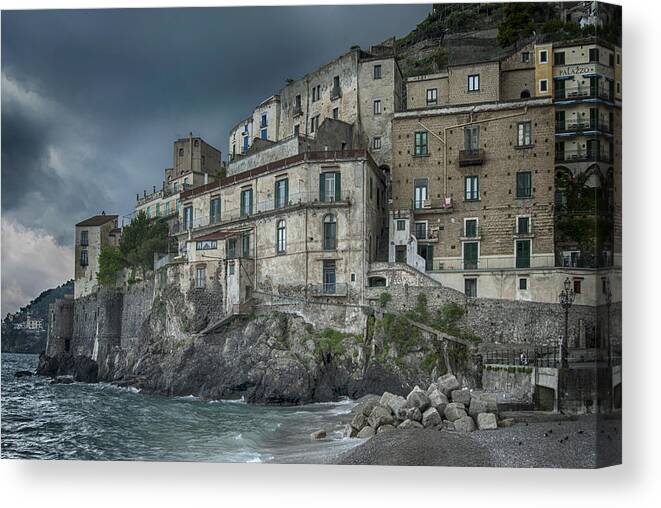 Italy Canvas Print featuring the photograph Amalfi Sea Wall by Alan Toepfer