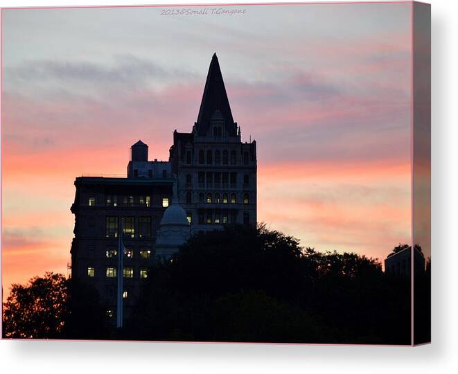 Evening Canvas Print featuring the photograph Evening in New York by Sonali Gangane