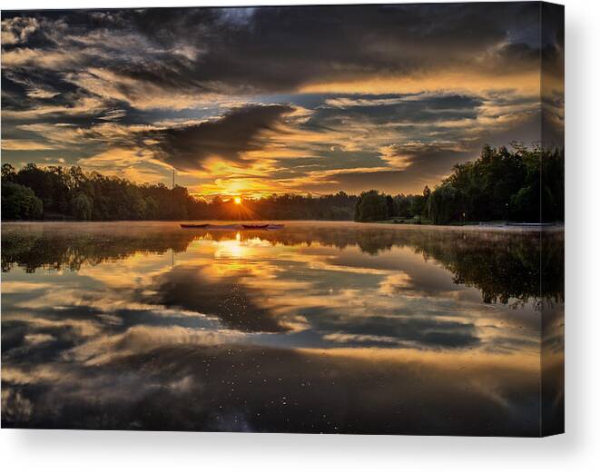 Landscape Canvas Print featuring the photograph Hoyt Lake Sunrise by Chris Bordeleau