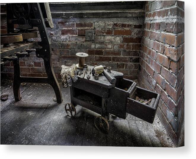 Abandoned Canvas Print featuring the photograph Keep it neat by Rob Dietrich