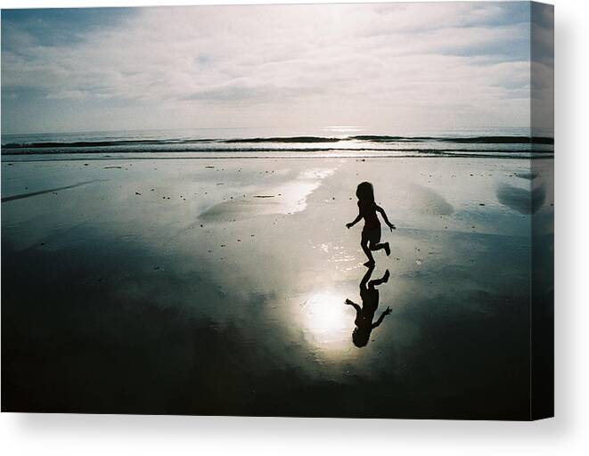 Beach Canvas Print featuring the photograph Mirror by Paul Foutz