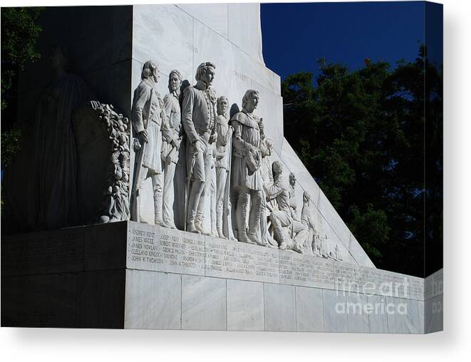 Alamo Cenotaph San Antonio Texas Memorial Canvas Print featuring the photograph Not Forgetting by Richard Gibb