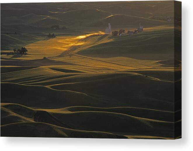 Steptoe Butte Canvas Print featuring the photograph Steptoe Butte Sunset by Doug Davidson