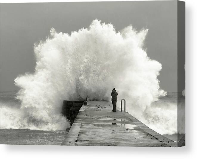 Landscape Canvas Print featuring the photograph Waves Photographer by Mikel Lastra
