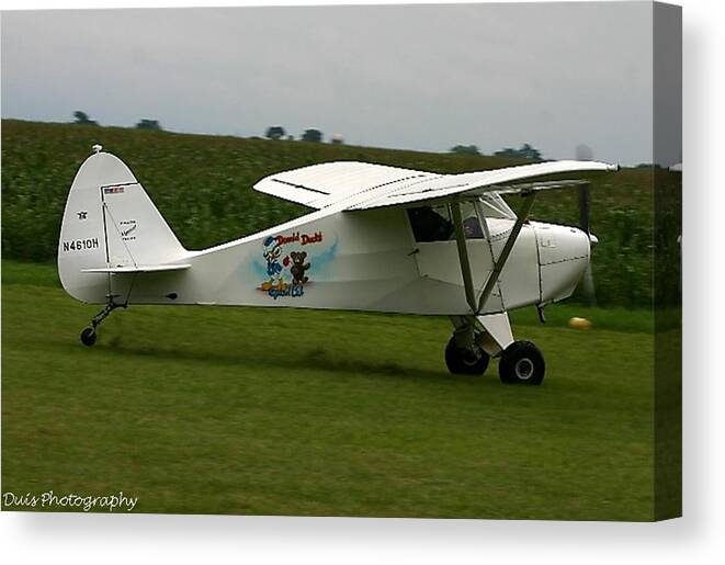 Aircraft Canvas Print featuring the photograph Perfect Landing by Vincent Duis
