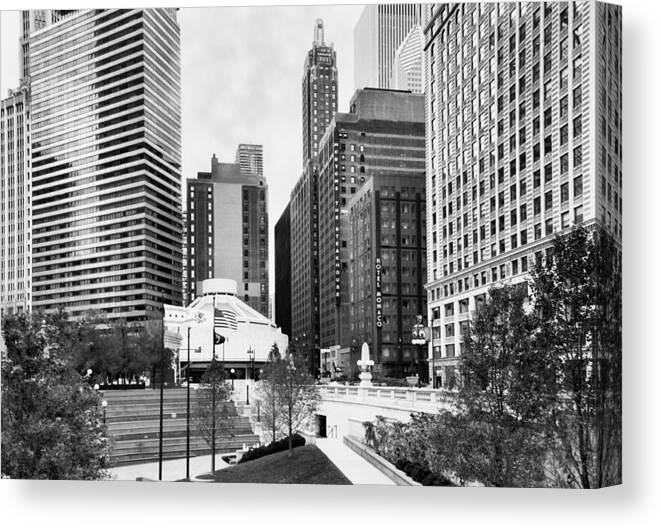 Chicago Canvas Print featuring the photograph North State Street by Peter Chilelli