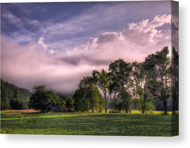 Hdr Canvas Print featuring the photograph Old Barn in Boxley Valley by Michael Dougherty