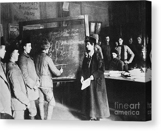 1917 Canvas Print featuring the photograph Russia: Students, 1917 by Granger