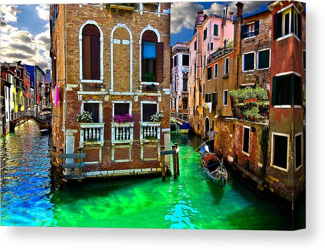 Venice Canvas Print featuring the photograph Twin Canals by Harry Spitz