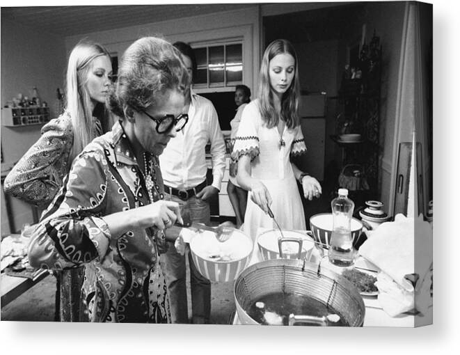 Horizontal Canvas Print featuring the photograph Eileen Ford With Models #2 by Co Rentmeester