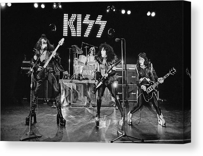 Concert Canvas Print featuring the photograph Kiss Alive by Fin Costello