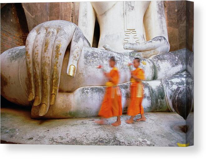 Novice Monks And Phra Atchana Buddha Statue Canvas Print featuring the photograph 252-9950 by Robert Harding Picture Library