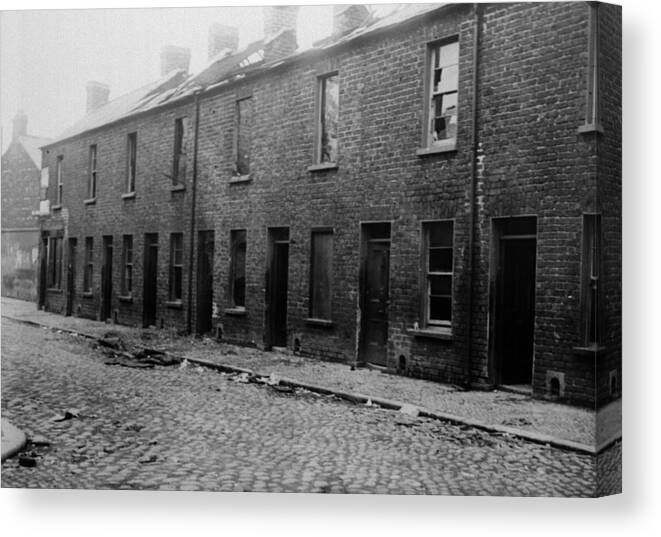 Belfast Canvas Print featuring the photograph Belfast Slum by Topical Press Agency