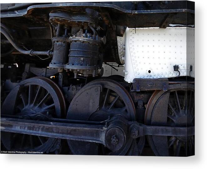  Canvas Print featuring the photograph Harriman Common Standard by Mark Valentine