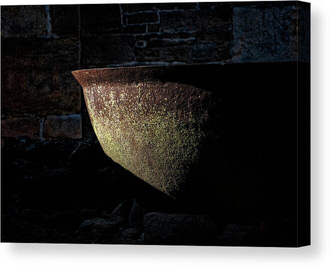 Barberville Roadside Yard Art And Produce Canvas Print featuring the photograph Iron Kettle by Tom Singleton