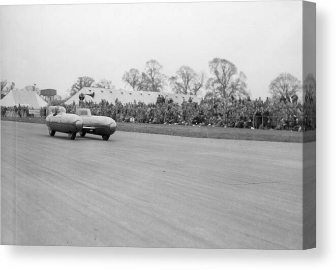 Crowd Canvas Print featuring the photograph Italcorsa by Stanley Sherman