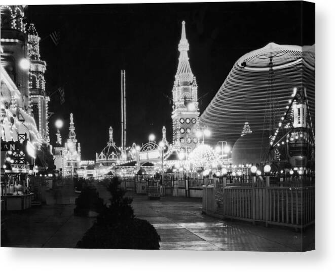 Amusement Park Canvas Print featuring the photograph Luna Park by Archive Photos
