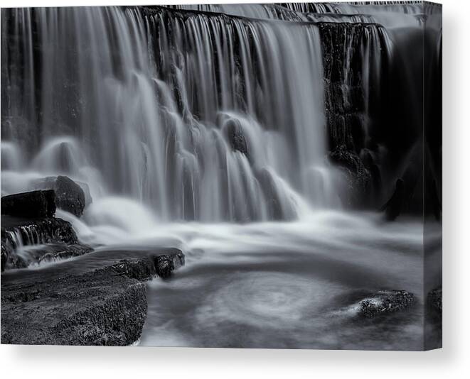 Monsal Dale Weir Canvas Print featuring the photograph Monsal Dale Weir by Rob Davies