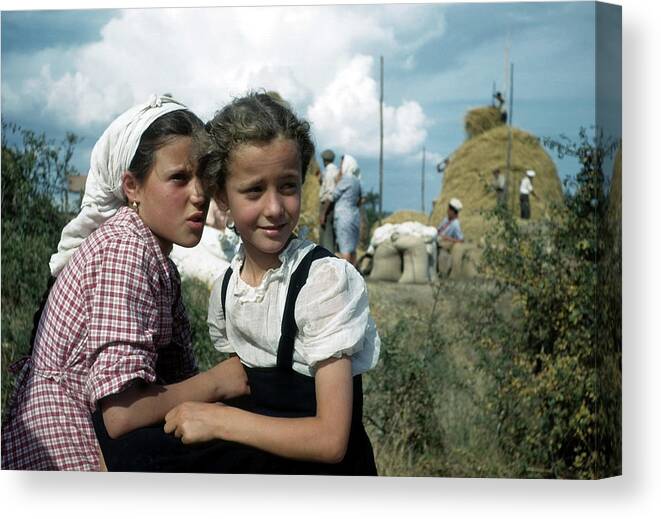 Child Canvas Print featuring the photograph Rome To Siena Italy by Michael Ochs Archives