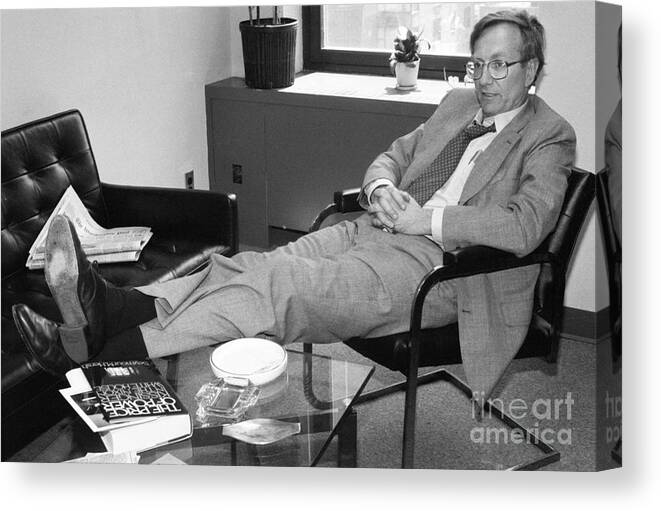 1980-1989 Canvas Print featuring the photograph Seymour Hersh by Bettmann