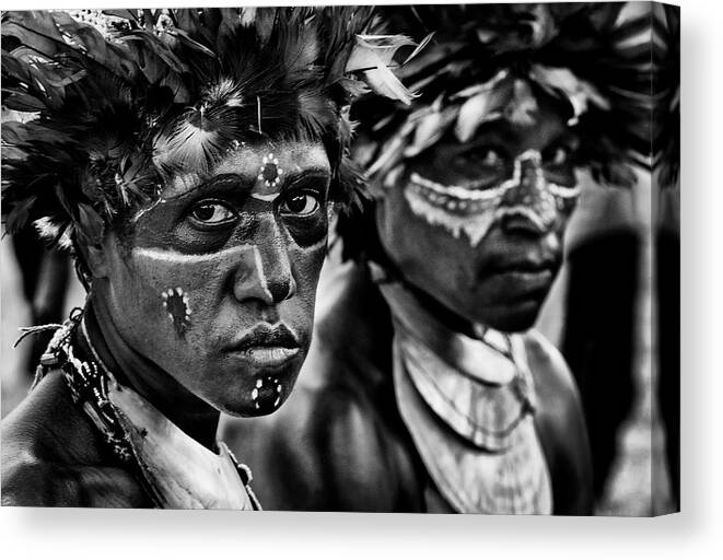 Face Canvas Print featuring the photograph Sing Sing Festival - Mt. Hagen - Papua New Guinea by Joxe Inazio Kuesta Garmendia