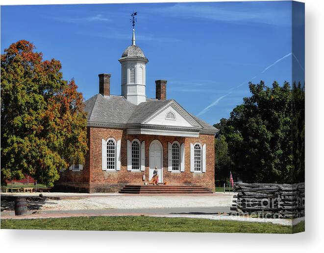 Williamsburg Canvas Print featuring the photograph The Colonial Williamsburg Courthouse by Lois Bryan