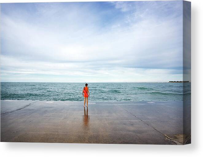 Water's Edge Canvas Print featuring the photograph The North Shore On The Lake Drive by Maremagnum