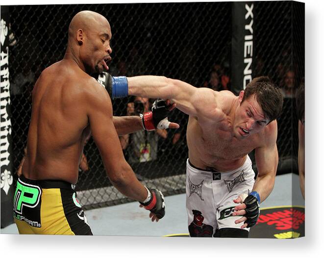 Punching Canvas Print featuring the photograph Ufc 117 Anderson Silva V Chael Sonnen by Josh Hedges/zuffa Llc