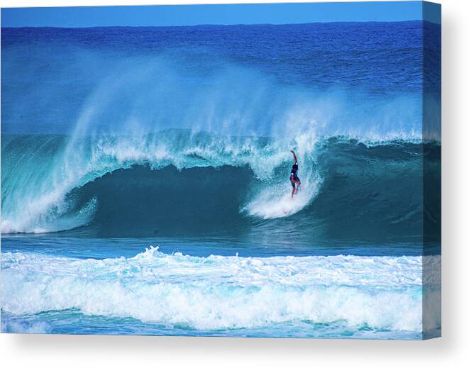 Hawaii Canvas Print featuring the photograph Banzai Pipeline 34 by Anthony Jones