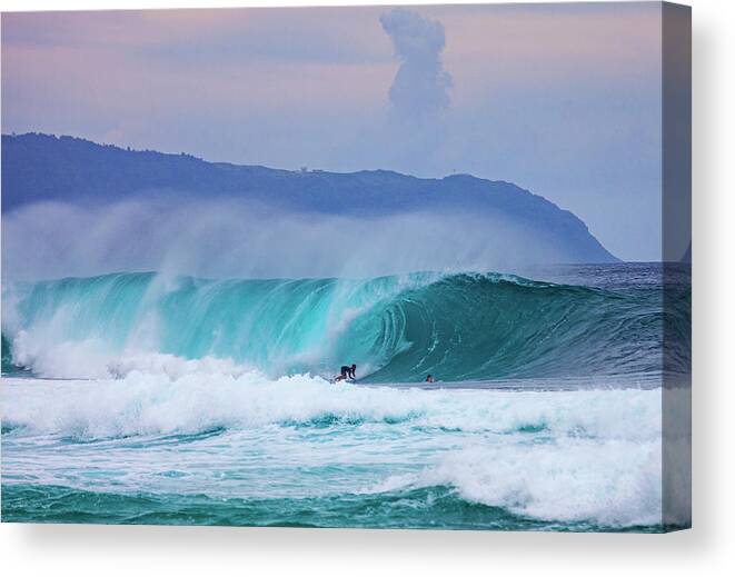 Hawaii Canvas Print featuring the photograph Banzai Pipeline by Anthony Jones