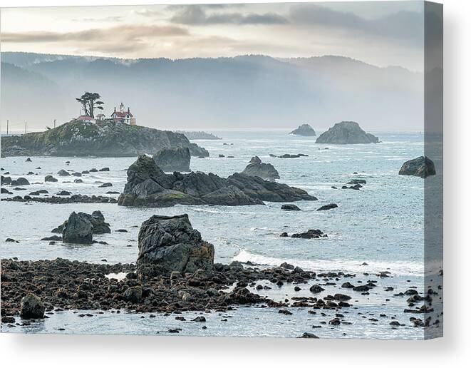 Battery Point Light Canvas Print featuring the photograph Battery Point Lighthouse by Rudy Wilms