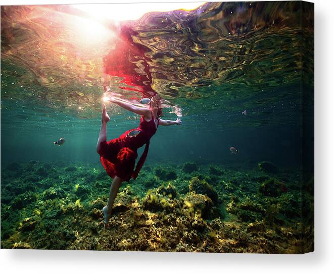 Underwater Canvas Print featuring the photograph Dancing II by Gemma Silvestre