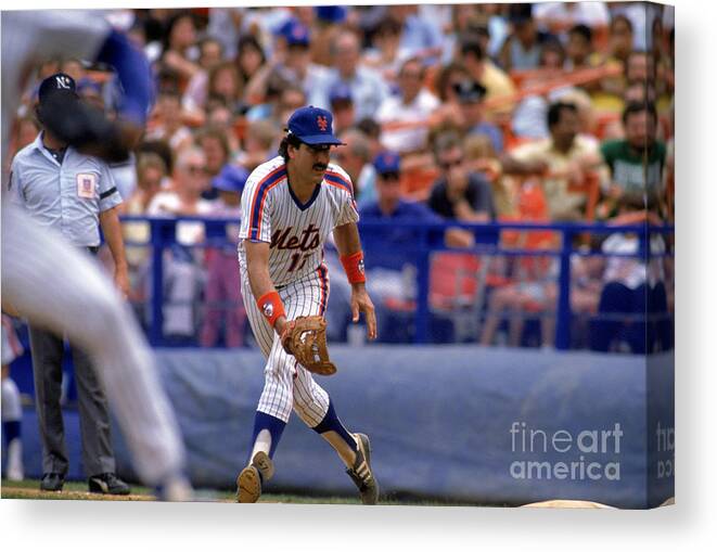 1980-1989 Canvas Print featuring the photograph Keith Hernandez by Mike Powell