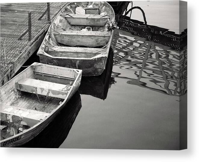 Dingey Canvas Print featuring the photograph The waiting by Gina Cinardo