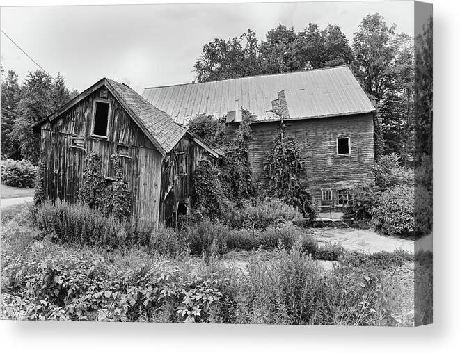 Rural Canvas Print featuring the photograph Twisted Barn by Steven Nelson