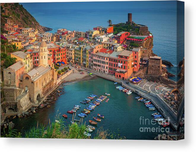 Cinque Terre Canvas Print featuring the photograph Vernazza Pomeriggio by Inge Johnsson