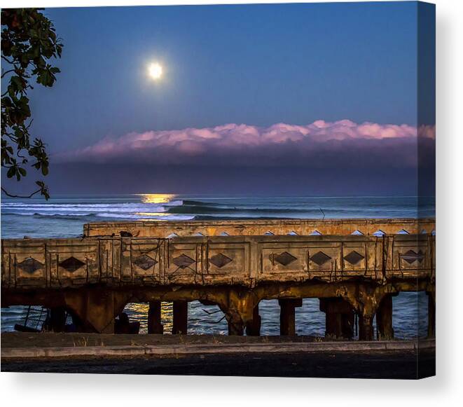 Pre-dawn Canvas Print featuring the photograph Mala Moonset by Mike Neal