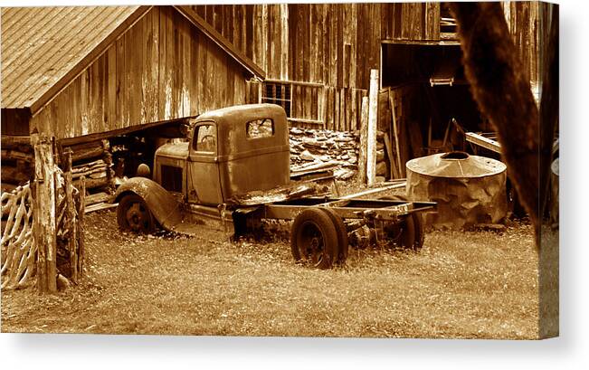 Fine Art Photography Canvas Print featuring the photograph The old Stillers place by David Lee Thompson