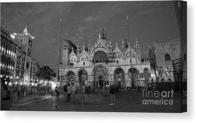 Venice Canvas Print featuring the photograph Court Yard by Robert Talbot