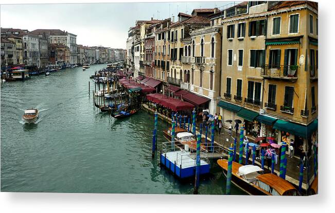 Venice Canvas Print featuring the photograph Venice - 14 by Ely Arsha