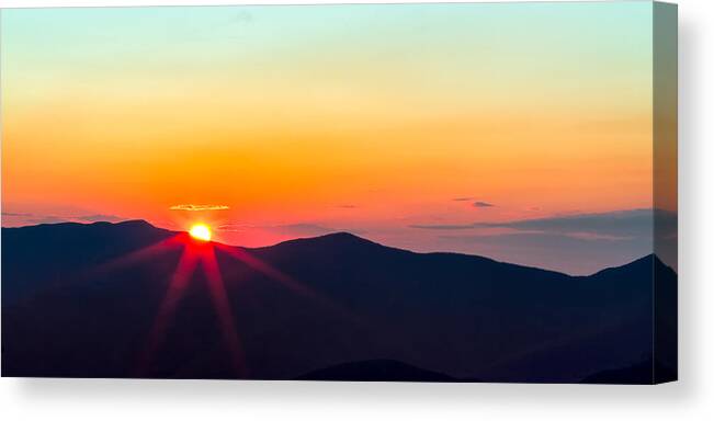 Mount Washington Canvas Print featuring the photograph Dawn On Boott Spur Trail by Jeff Sinon