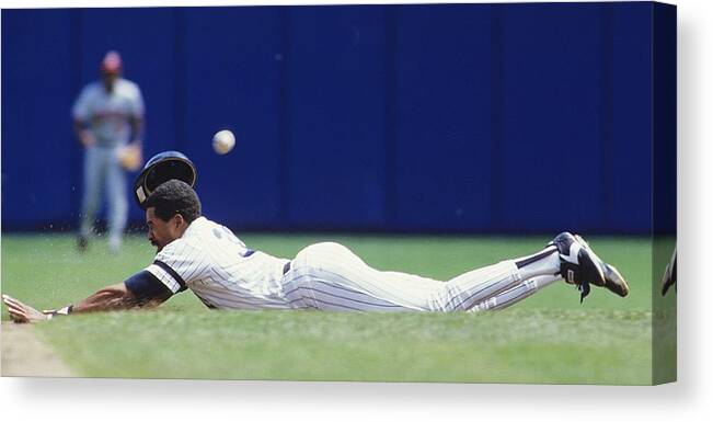 1980-1989 Canvas Print featuring the photograph Dave Winfield by Ronald C. Modra/sports Imagery