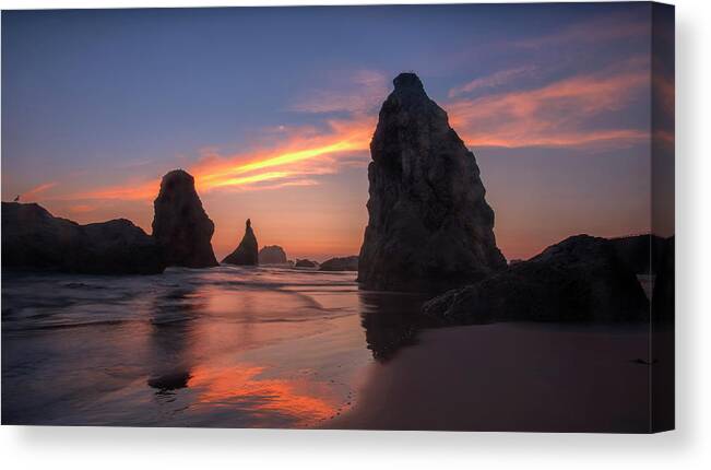 Water's Edge Canvas Print featuring the photograph Back To The Hat - Bandon Oregon by Images By Steve Skinner Photography