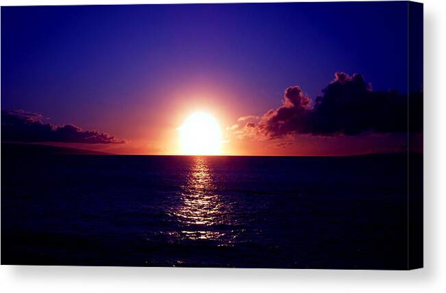 Hawaii Canvas Print featuring the photograph Glorious Sunset by Phillip Garcia