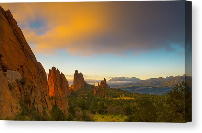 Garden Of The Gods Canvas Print featuring the photograph Late Summer Beauty by Tim Reaves