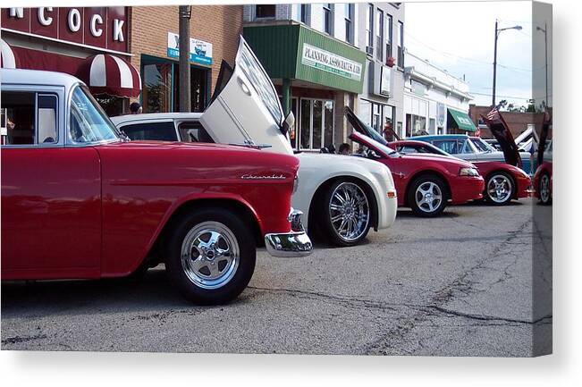 Cruise Night Canvas Print featuring the photograph Cruise Night 03 by Thomas Woolworth