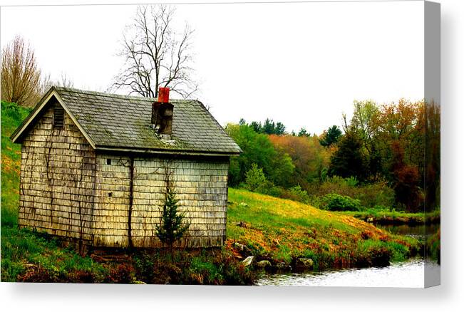 Well House Canvas Print featuring the photograph Well House 2 by Kim Galluzzo Wozniak