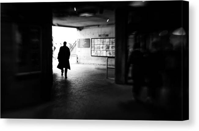 35 Mm Canvas Print featuring the photograph After work - Dublin, Ireland - Black and white street photography by Giuseppe Milo
